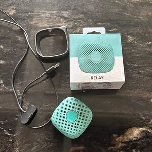 EUC RELAY BY REPUBLIC WIRELESS Scree-free Phone/ Walkie-Talkie and Accessory Set